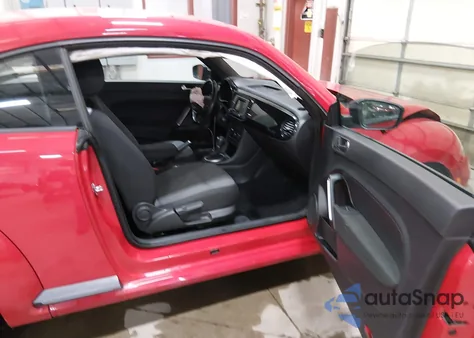 2018 Volkswagen Beetle 2.0T Coast/2.0T S из США, поврежденный, VIN 3VWFD7AT1JM707488